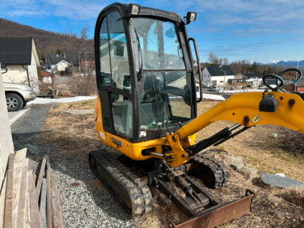 JCB 8020