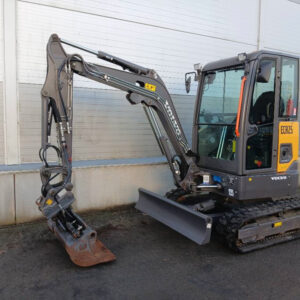 Volvo JECR25D avec armoire de charge