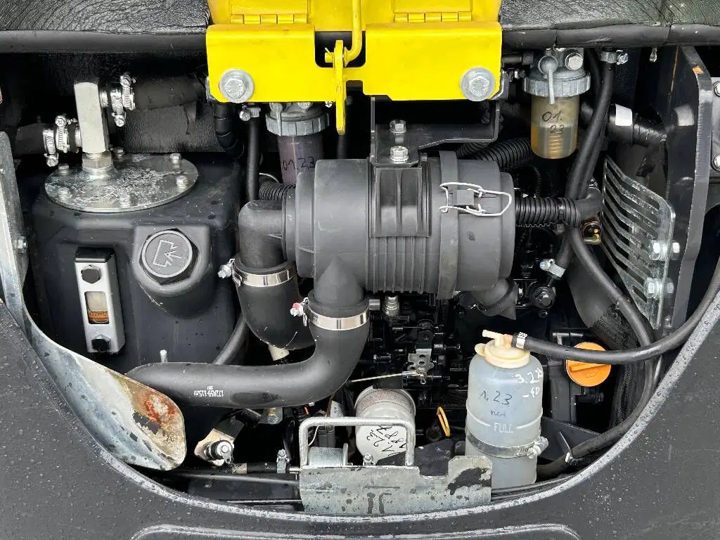 Yanmar SV 18 – Image 8