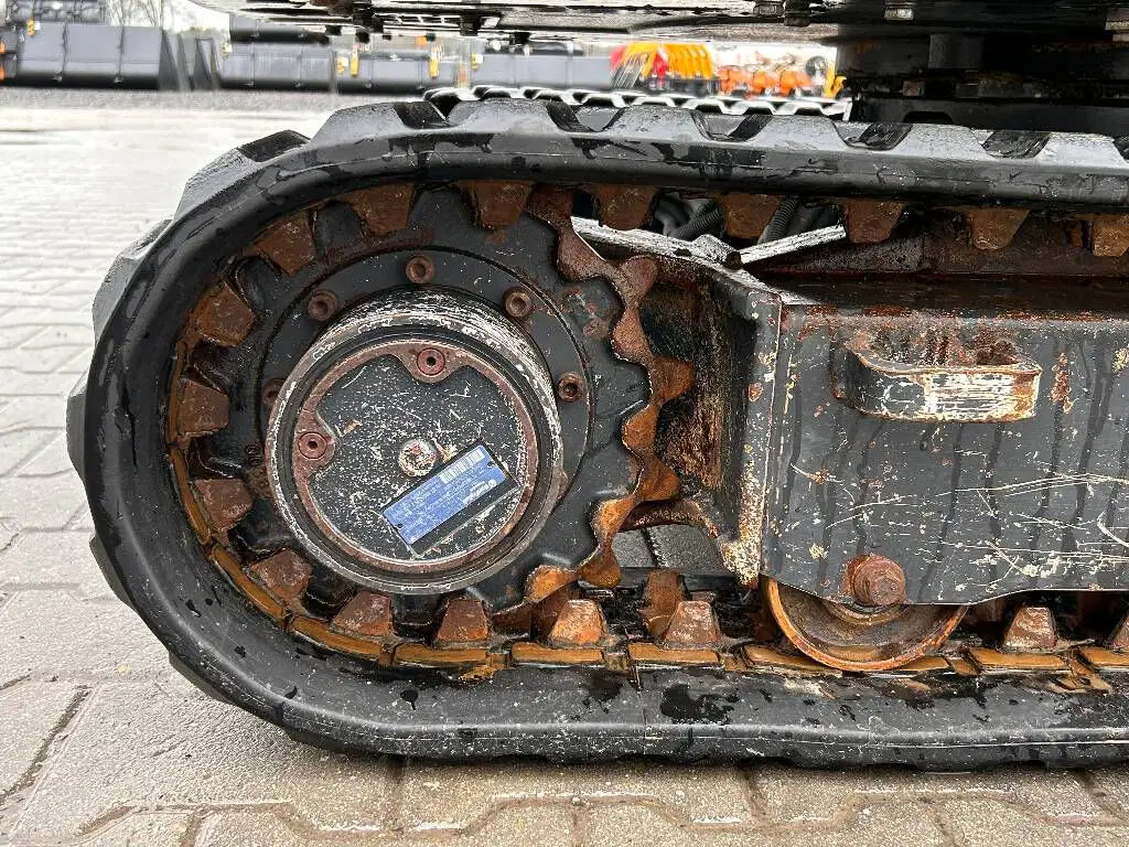 Yanmar SV 18 – Image 9